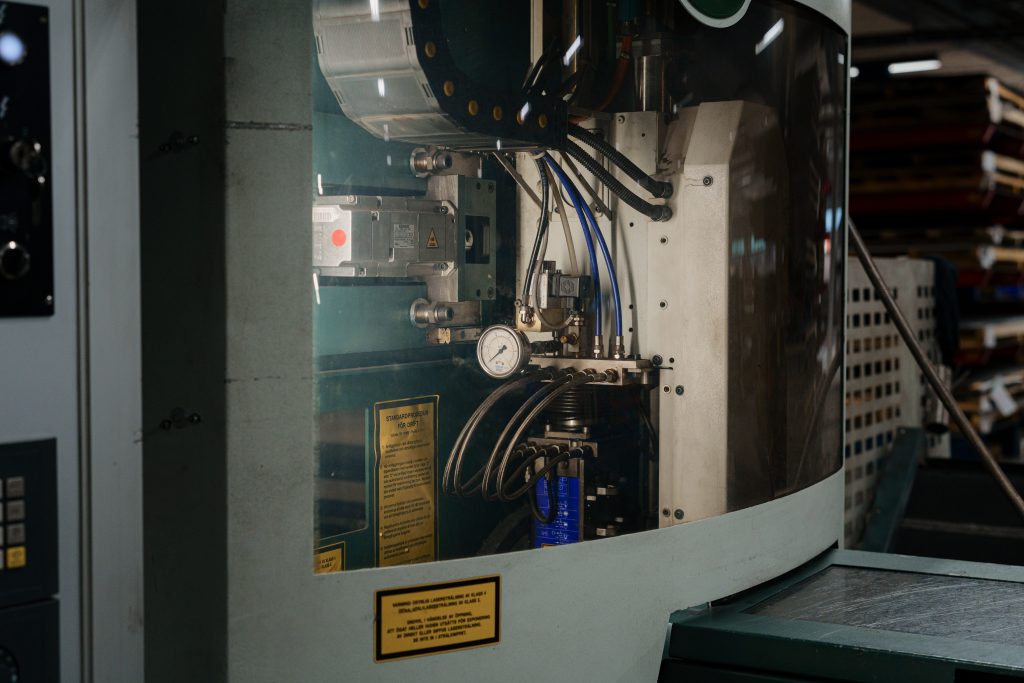 Maskin för rörlaserskärning av metallprofiler i produktion tre d mekaniska
